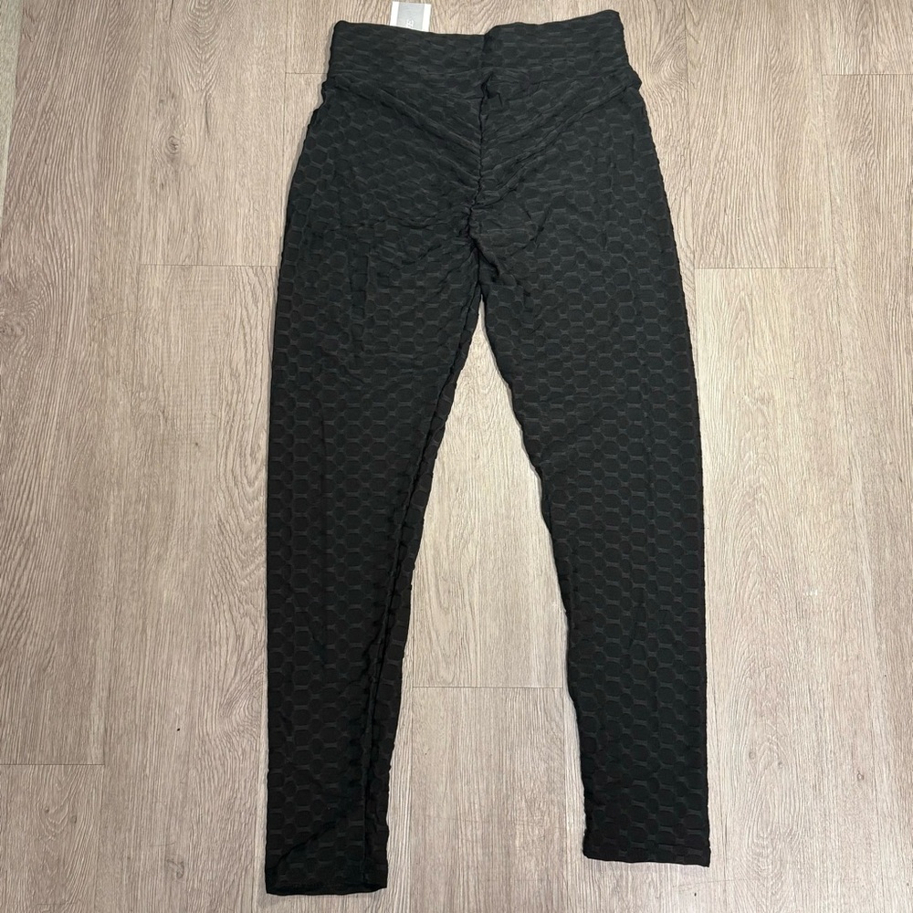 New Women Workout Black Textured Scrunch Bum Leggings Sizes S - Picture 9 of 9